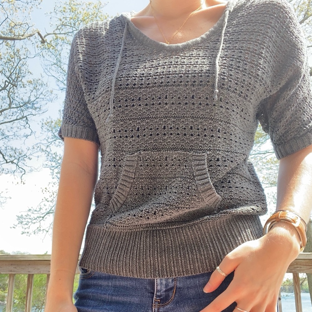 Summer shirt with pocket and hood